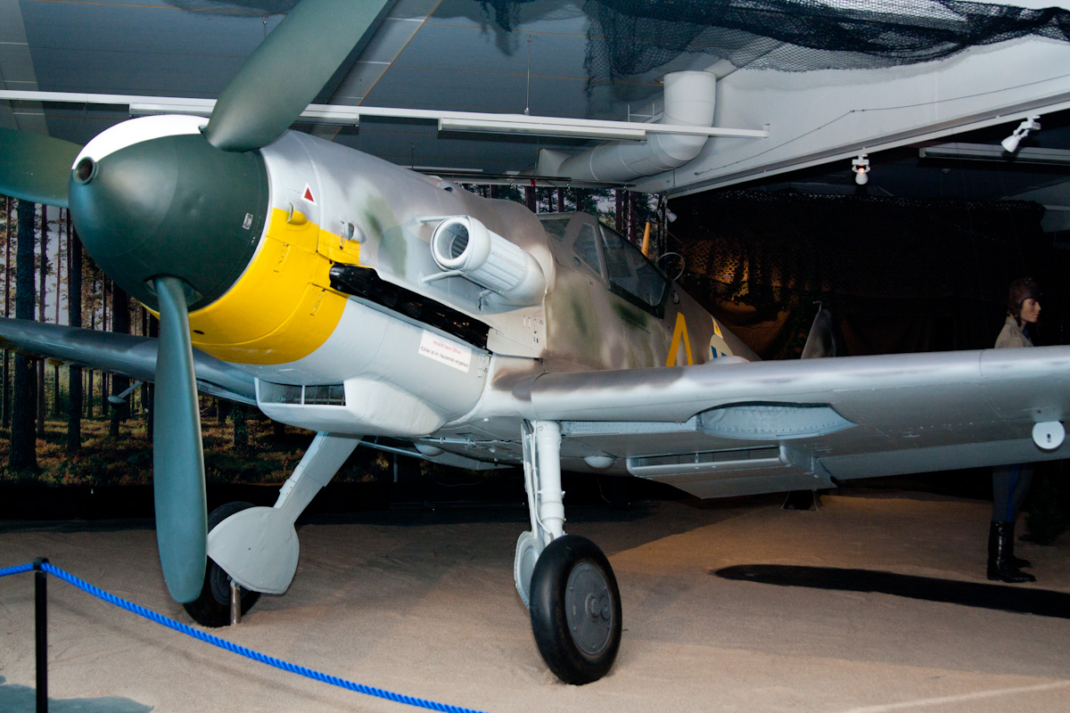 Целёхонький BF-109 Целёхонький BF-109